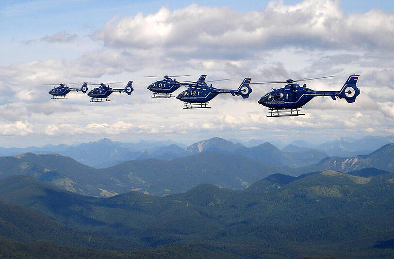 Das kann die Bundespolizei aufklären: &bdquo;Eine Fliegergruppe übt im August Formationsflüge im hochalpinen Gelände. Sie startet aus Oberschleißheim.&ldquo;