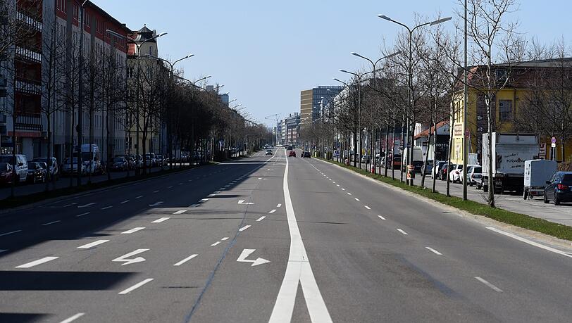 Während des Corona-Lockdowns war kaum Verkehr auf der Landsbergerstraße Richtung Stadtauswärts zu sehen. Während des Corona-Lockdowns war kaum Verkehr auf der Landsbergerstraße Richtung Stadtauswärts zu sehen.