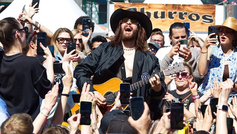 Jared Leto am Montagnachmittag in Berlin auf dem Alexanderplatz.