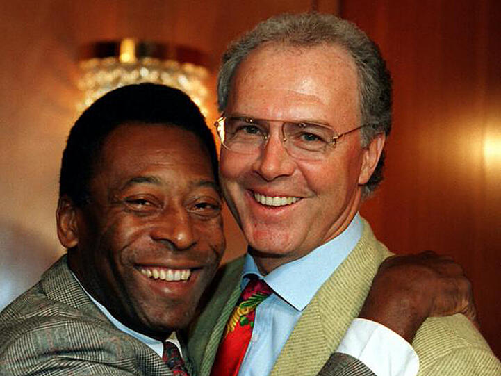 Pelé (l.) und Beckenbauer (r.) sind alte Freunde