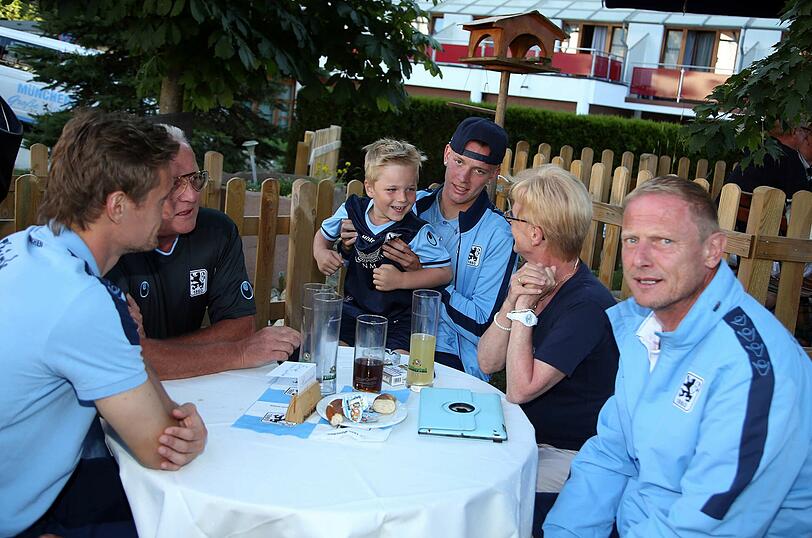 Beim Fan-Abend amüsierten sich die Löwen-Profis in entspannter Atmosphäre mit ihren Fans.