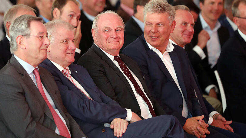 Karl Hopfner, Horst Seehofer, Uli Hoeneß, Dieter Reiter, Karl Heinz Rummenigge (von links).