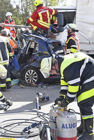 Auf der A8 am Irschenberg kam es am Donnerstag zu einem schrecklichen Unfall. Die Bilder vom Einsatz.