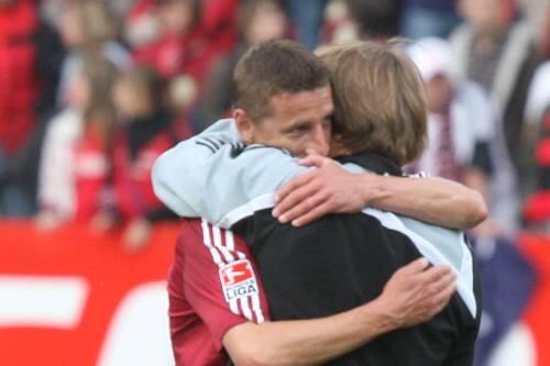 Club-Trainer Michael Oenning wusste genau, bei wem er sich zu bedanken hatte. Marek Mintal sorgte per Doppelpack für den Dreier.