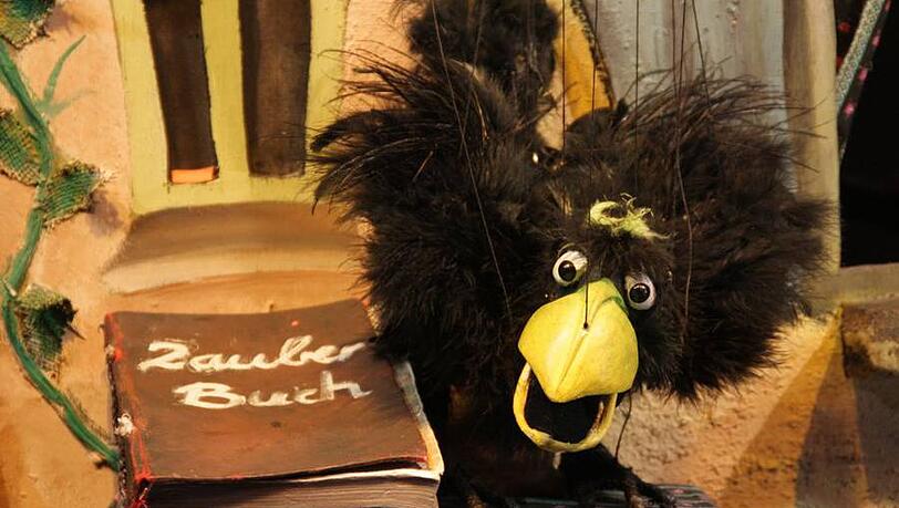 Am Freitag wird das Stück die kleine Hexe nach Otfried Preußler gezeigt. Am Freitag wird das Stück die kleine Hexe nach Otfried Preußler gezeigt.