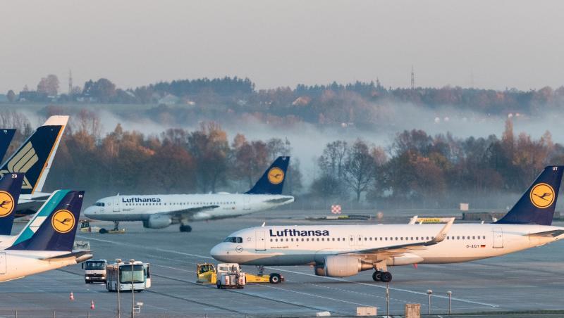 Maschinen der Lufthansa stehen auf dem Rollfeld vom Münchner Flughafen. Foto: Matthias Balk/dpa/Archivbild Maschinen der Lufthansa stehen auf dem Rollfeld vom Münchner Flughafen. Foto: Matthias Balk/dpa/Archivbild