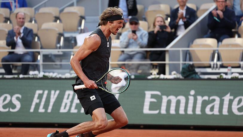 Alexander Zverev setzte sich gegen Carlos Alcaraz in vier Sätzen durch.