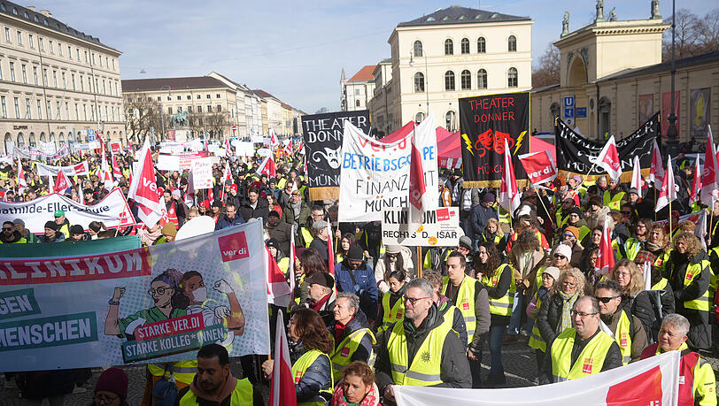 Die Polizei z&auml;hlte etwa 5100 Teilnehmer und Teilnehmerinnen auf der Demonstration.