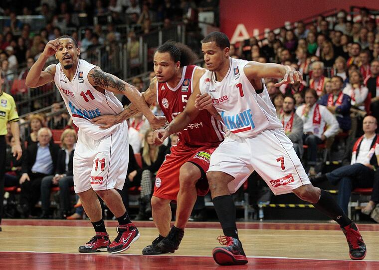 Bayerns Basketballer siegen im Derby gegen Würzburg und setzen sich weiter im oberen Tabellendrittel fest - auch dank der prominenten Unterstützung durch die Fußballabteilung - die besten Bilder aus dem Audi Dome.