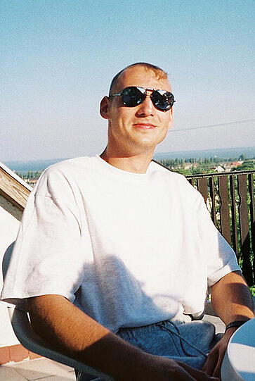 Uwe Böhnhardt mit Sonnenbrille - das Foto enstand vermutlich zwischen 1990 und 1995.