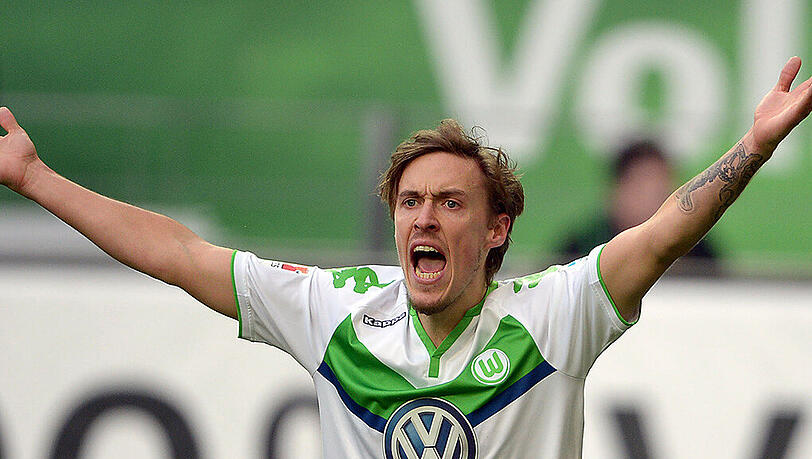 Der gescholtene Fußballer Max Kruse wird weiter vom VfL Wolfsburg unterstützt. Der gescholtene Fußballer Max Kruse wird weiter vom VfL Wolfsburg unterstützt.
