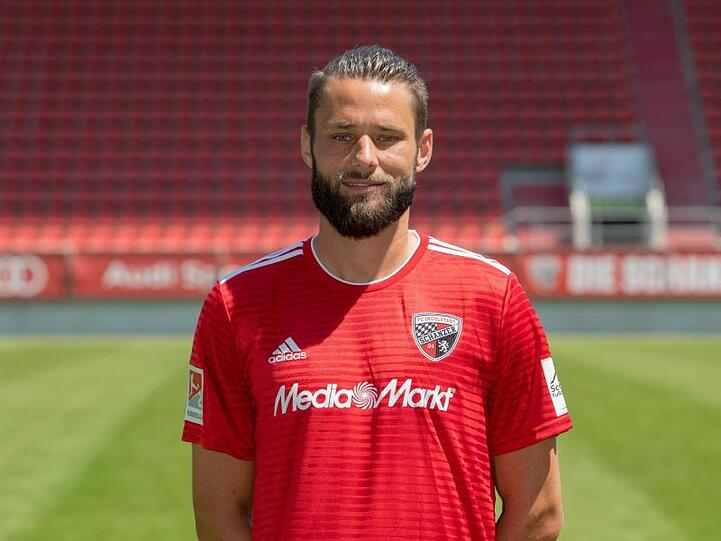 Christian Träsch im Trikot von Ingolstadt. Foto: Armin Weigel/dpa/Archivbild