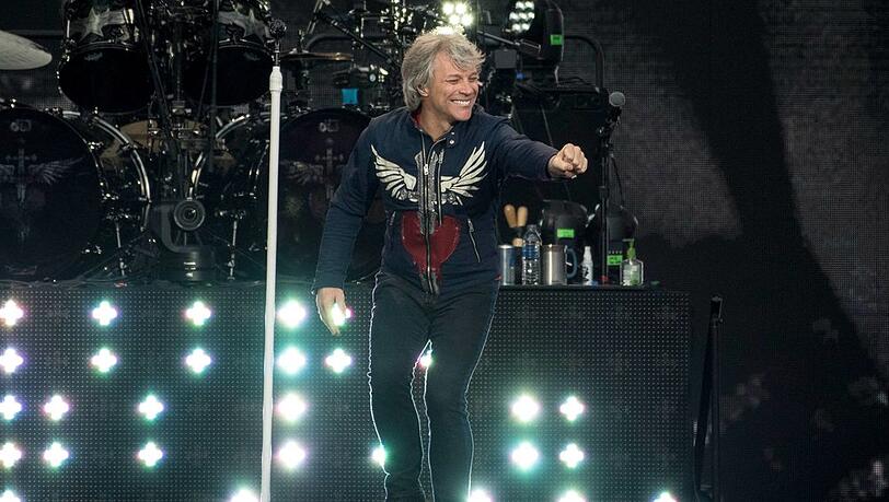 Jon Bon Jovi während einer Show im Jahr 2019. Jon Bon Jovi während einer Show im Jahr 2019.