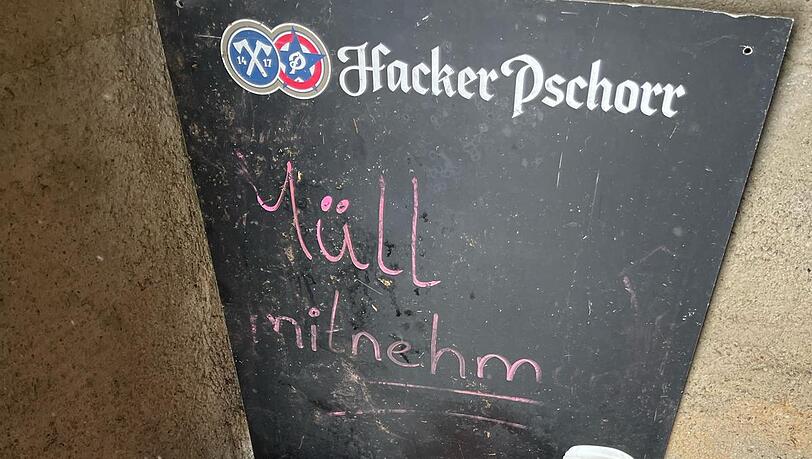 Müll und Chaos: So haben Benutzer den Schutzraum der Knorrhütte zurückgelassen.    