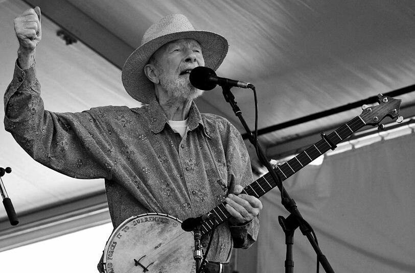 27.01. Pete Seeger (94) Sein Folk-Song "Where Have All the Flowers Gone" wurde zur Hymne der Friedensbewegung. Aus der Feder des Amerikaners stammt auch "We Shall Overcome".