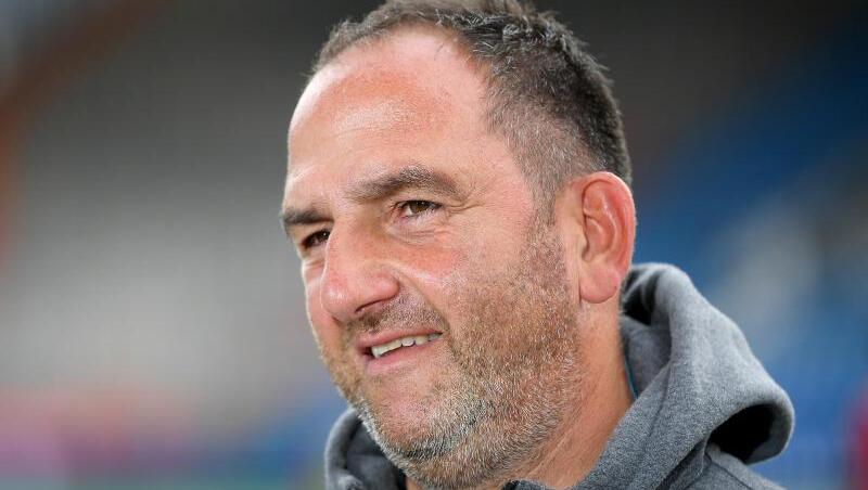 Heidenheim-Trainer Frank Schmidt sieht sein Team im Aufstiegsrennen in einer guten Position.