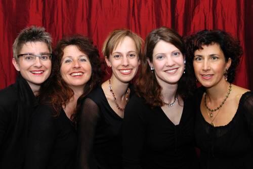 Lieben neapolitanische Musik: die fünf Frauen von Tarallucce.