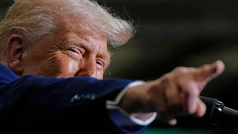 Trump verspricht sich von den neuen Zöllen eine Stärkung der heimischen Industrie. (Archivbild)
