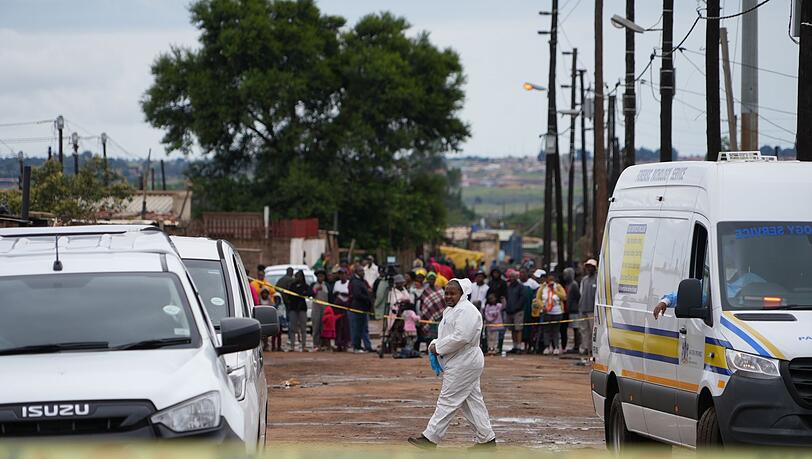Die Tat geschah nachts im Township Bekkersdal bei Johannesburg. Die Tat geschah nachts im Township Bekkersdal bei Johannesburg.