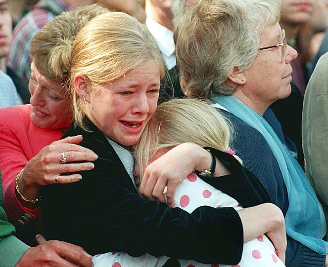 Ein Rückblick auf das bewegte Leben von Prinzessin Diana. Der Tod von Prinzessin Diana ist 15 Jahre her, doch im öffentlichen Bewusstsein geht ihre Geschichte weiter.
