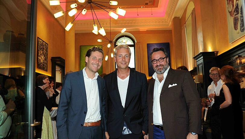 So cool kann ein Salon sein (v. l.): Philip Greffenius, Alexander Liebreich und Stephan Kuffler bei „The Oak Room Date“ im Restaurant Kuffler. So cool kann ein Salon sein (v. l.): Philip Greffenius, Alexander Liebreich und Stephan Kuffler bei „The Oak Room Date“ im Restaurant Kuffler.