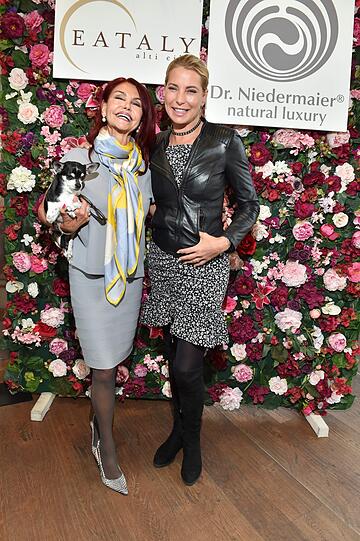Dr. Cordula Niedermaier-May und Giulia Siegel.
