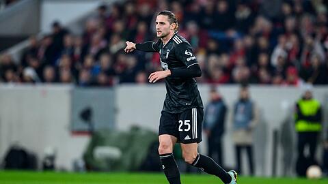 Turins Adrien Rabiot gestikuliert. Er soll Kandidat für den FC Bayern sein.