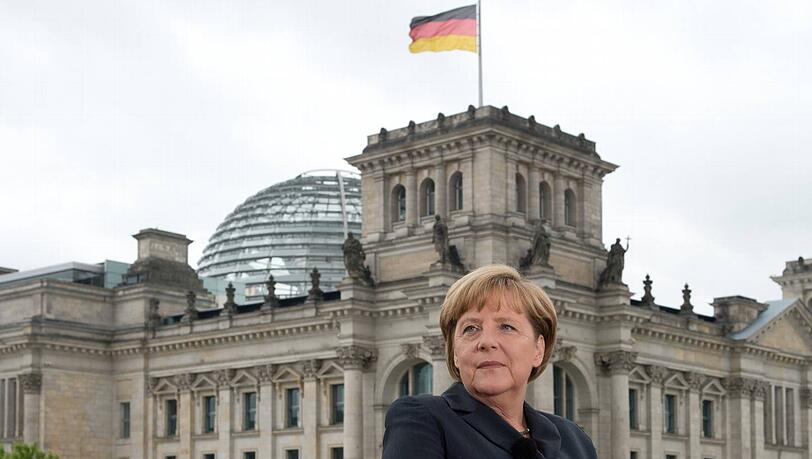 Bundeskanzlerin Angela Merkel kündigt in der NSA-Affäre einen langen Aufklärungsprozess an. Bundeskanzlerin Angela Merkel kündigt in der NSA-Affäre einen langen Aufklärungsprozess an.