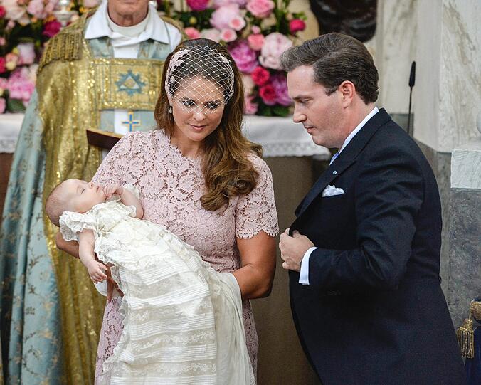 Die stolzen Eltern: Prinzessin Madeleine von Schweden (M.) und Christopher O'Neill