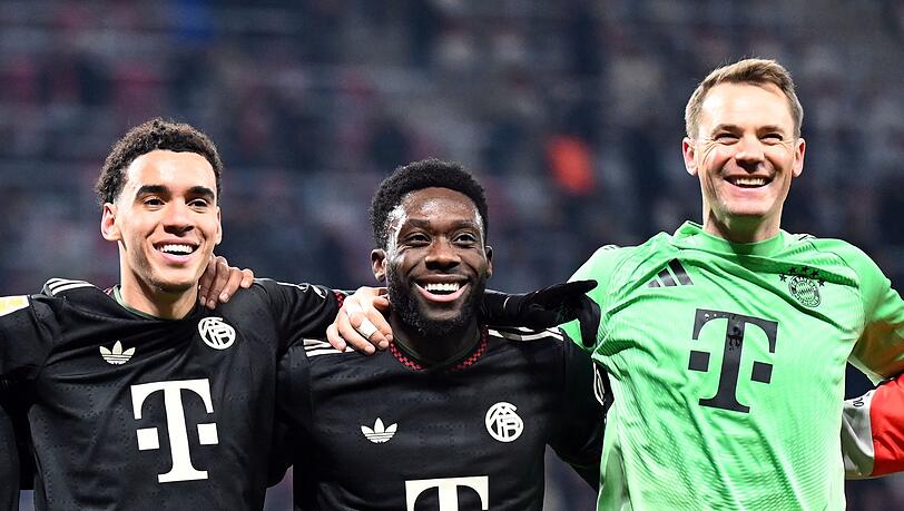 Musiala (l) und Davies (r) wollen demn&auml;chst wieder als Startelf-Spieler jubeln. (Archivbild)