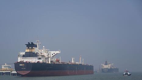 Nur noch einzelne Tanker durchfahren den Seeweg seit Kriegsbeginn.