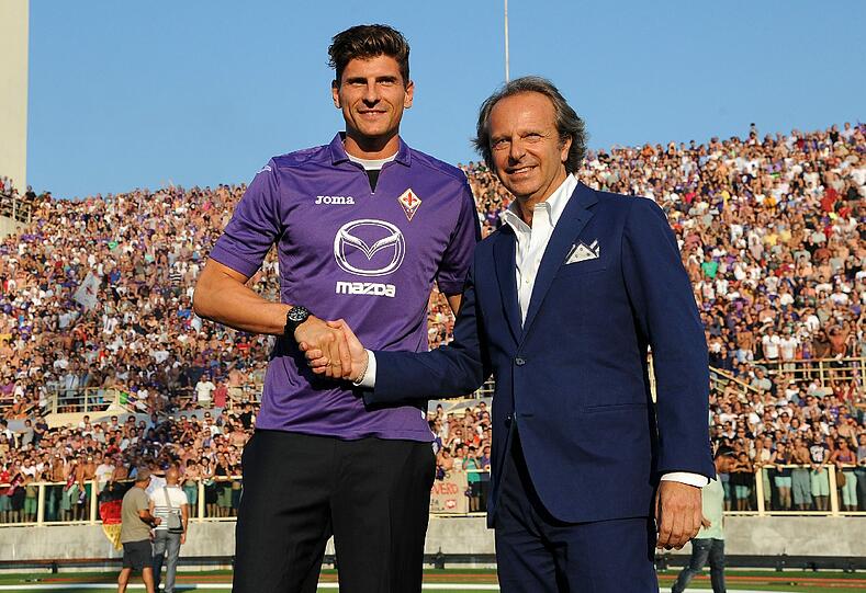 Der Präsident des AC Florenz, Andre Della Valle (r.), hat den Gomez-Transfer möglich gemacht.