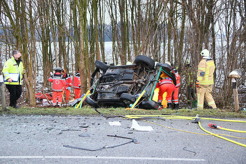 Schwerer Verkehrsunfall bei Altötting: eine Persone wurde getötet, vier weitere schwer Verletzt!