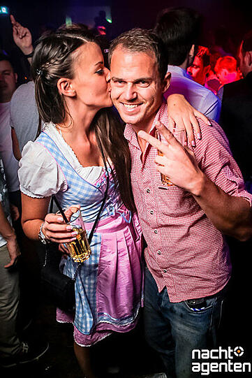 Wild, wilder, Wiesn. Im Jack Rabbit konnte man bei der "Wuidn Wiesn" nochmal richtig Gas geben. Mehr Bilder unter: http://www.nachtagenten.de/gallery/wuide-wiesn-2015.939504.html