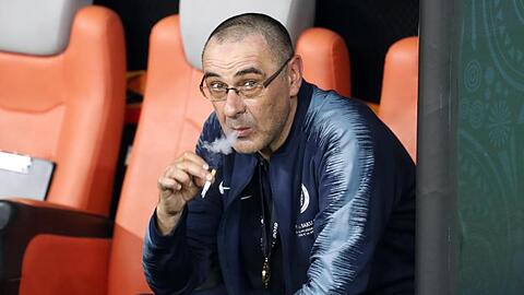 Maurizio Sarri raucht seine Zigaretten zukünftig auf der Juventus-Bank.