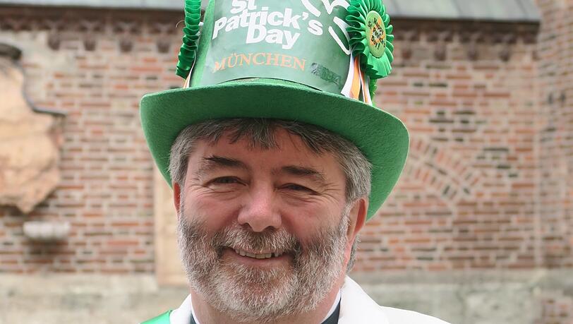 1996 Mitbegründer der St. Patrick's Day-Feierlichkeiten: Paul Daly. 1996 Mitbegründer der St. Patrick's Day-Feierlichkeiten: Paul Daly.