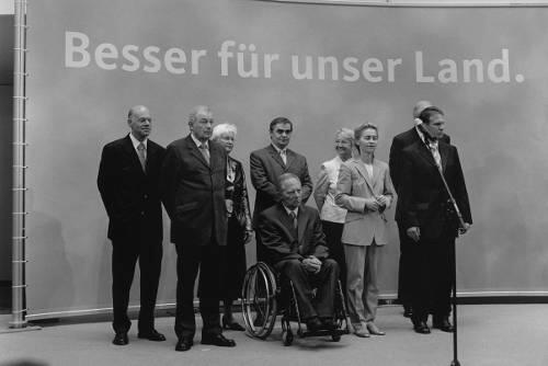 Sieht so ein Kompetenzteam aus? Wahlkampf von Angela Merkel 2005.