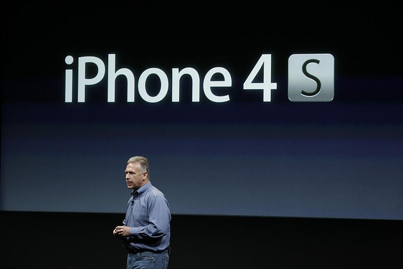 Am Dienstag stellte Apple die neueste Version des beliebten Smartphones seiner Fangemeinde im kalifornischen Cupertino vor. Im Bild: Senior Vice President Phil Schiller.