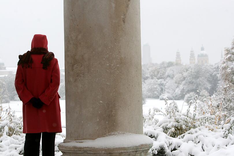 Wintereinbruch Ende Oktober. In München liegt der erste Schnee. Bilder vom Hofgarten und aus dem Englischen Garten.