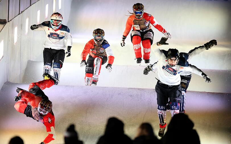 Fast and furious: So ging es am 8. Januar im Olympiapark zu. Sehen Sie hier die Bilder vom Crashed Ice Contest.