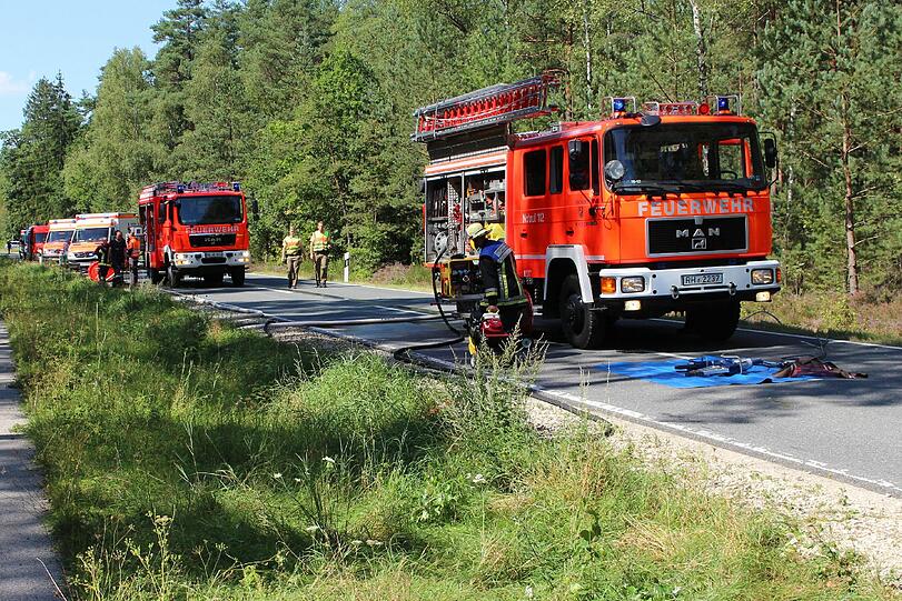 Das Geschlecht der Person am Steuer des ersten Wagens war zunächst ebenso unklar wie die Identitäten der weiteren Beteiligten.