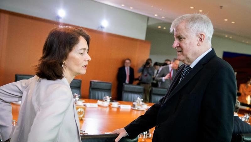 Bundesjustizministerin Katarina Barley und Bundesinnenminister Horst Seehofer am Rande einer Kabinettssitzung im Kanzleramt. Bundesjustizministerin Katarina Barley und Bundesinnenminister Horst Seehofer am Rande einer Kabinettssitzung im Kanzleramt.