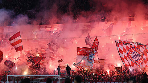 Brachten die Allianz Arena im Achtelfinalhinspiel gegen Bayer Leverkusen zum Brennen: Die Ultras des FC Bayern.