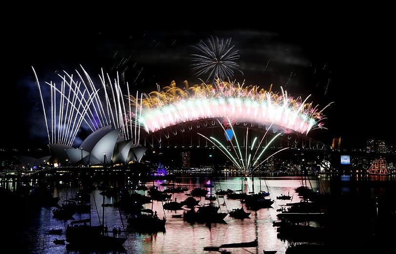 In Sydney wird das neue Jahr mit einem Mega-Feuerwerk über dem Opernhaus und der Harbour Bridge begrüßt