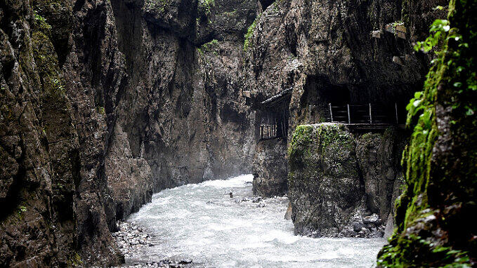 Auch eine Tour durch die Partnachklamm beschreibt Ursula Weber in ihrem Wanderbuch.
