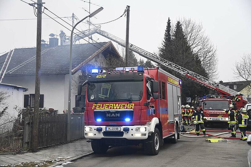 Die Feuerwehr wurde am Donnerstag zu einem heftigen Kaminbrand in Otterloh gerufen.