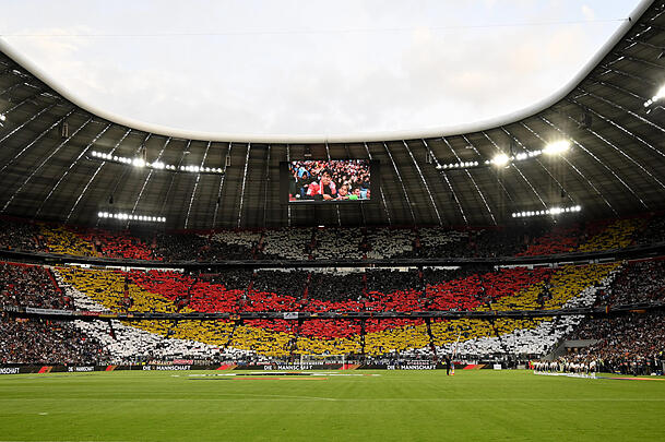 Diesen Sommer soll wieder Fußball-Feier-Laune in München - und nicht nur wie hier in der Arena - herrschen. Kann das gelingen? Angebote fürPublic Viewind gibt es jedenfalls genug. Diesen Sommer soll wieder Fußball-Feier-Laune in München - und nicht nur wie hier in der Arena - herrschen. Kann das gelingen? Angebote fürPublic Viewind gibt es jedenfalls genug.