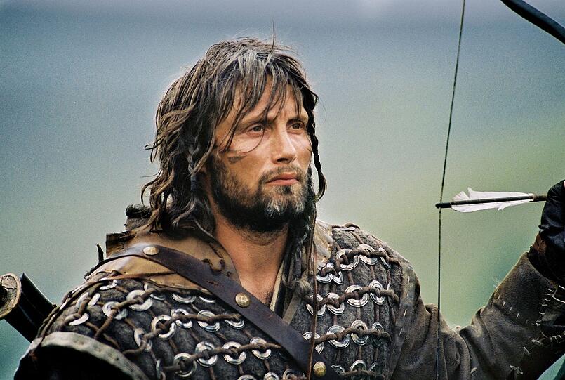 Der wilde Tristan (Mads Mikkelsen) zählt zu König Artus' Tafelrunde. Der wilde Tristan (Mads Mikkelsen) zählt zu König Artus' Tafelrunde.