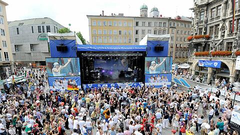 Spannung am Marienplatz: In Kürze werden tausende Fans auf die Entscheidung über die Olympia-Vergabe hinfiebern.