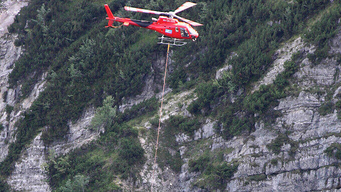 Die Brandstelle lag in sehr steilem Gelände auf 1.500 Metern im Wald und war nur schwer zugänglich.